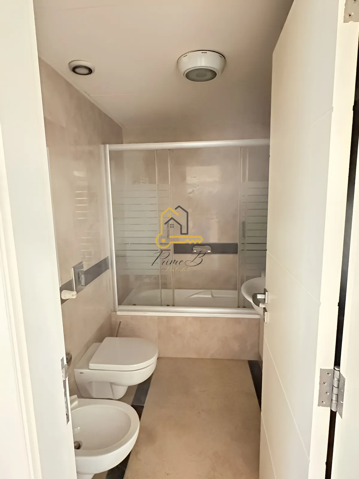 شقة in Saifi village, بيروت، لبنان - 3 bed, 4.0 bath