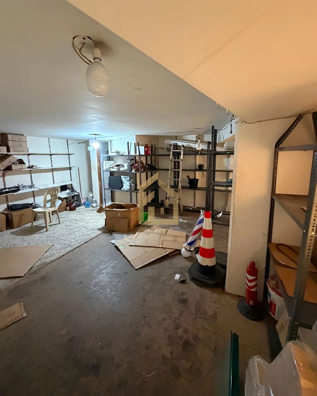 Shop for rent in Tariq El Jdideh, Beirut, Lebanon