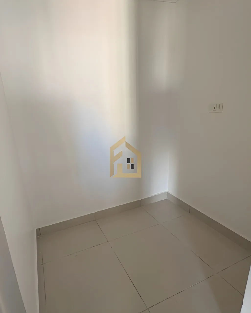 Apartment for rent in Ramleh Al Bayda, Beirut, Lebanon - 2 bed, 3 bath