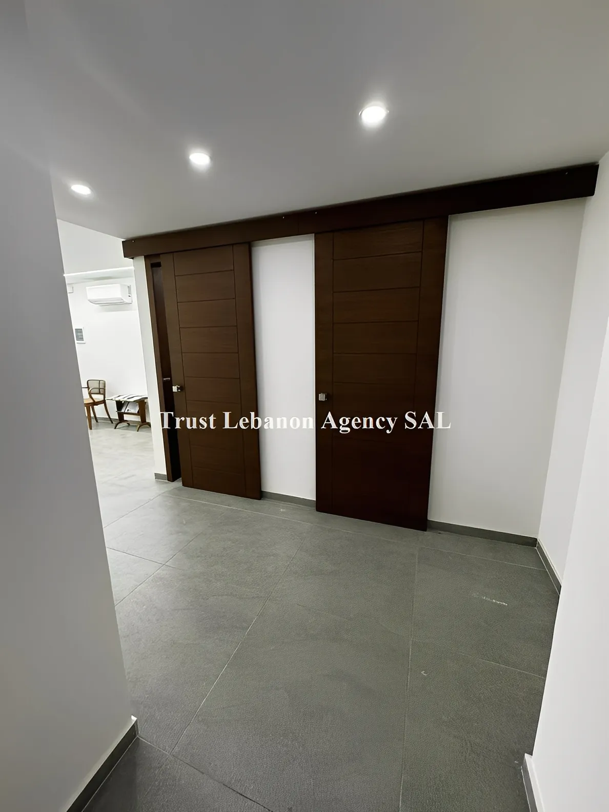 Office for sale in Metn, Dekweneh