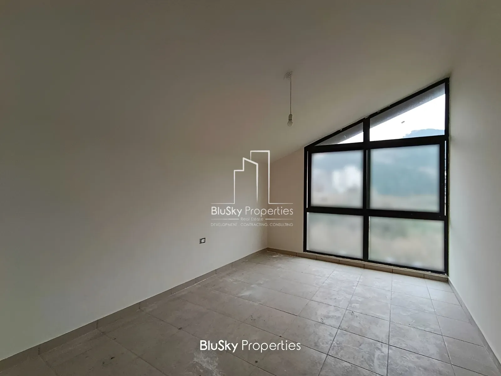 Duplex for Sale in Bouar - 3 bed, 3 bath