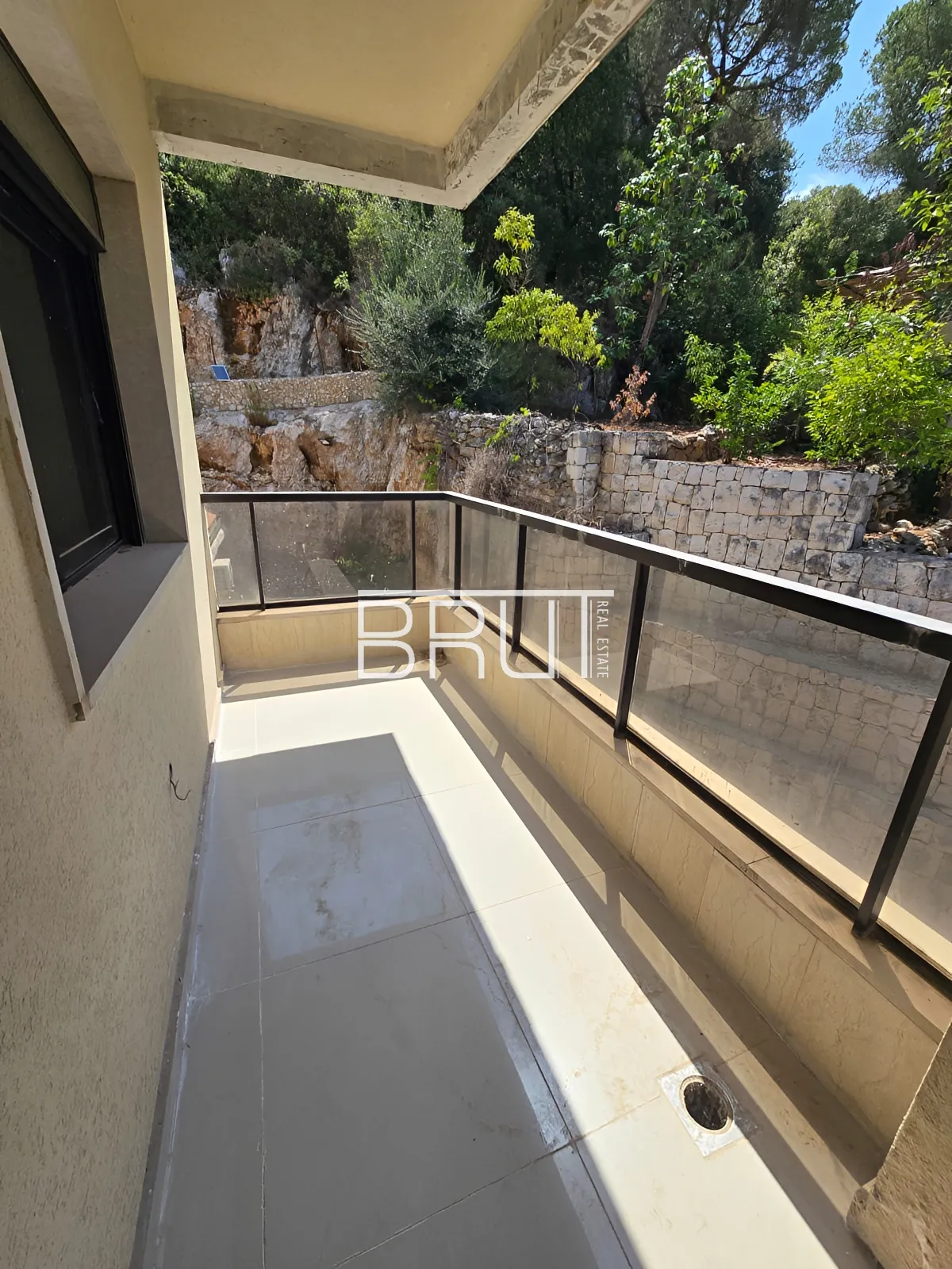 Apartment for Sale in Jeita - 4 bed, 3 bath