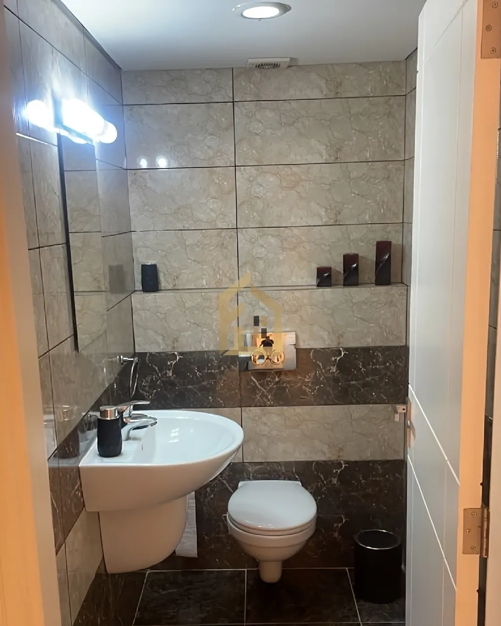 Apartment for rent in Aaoukar, Lebanon - 2 bed, 3 bath