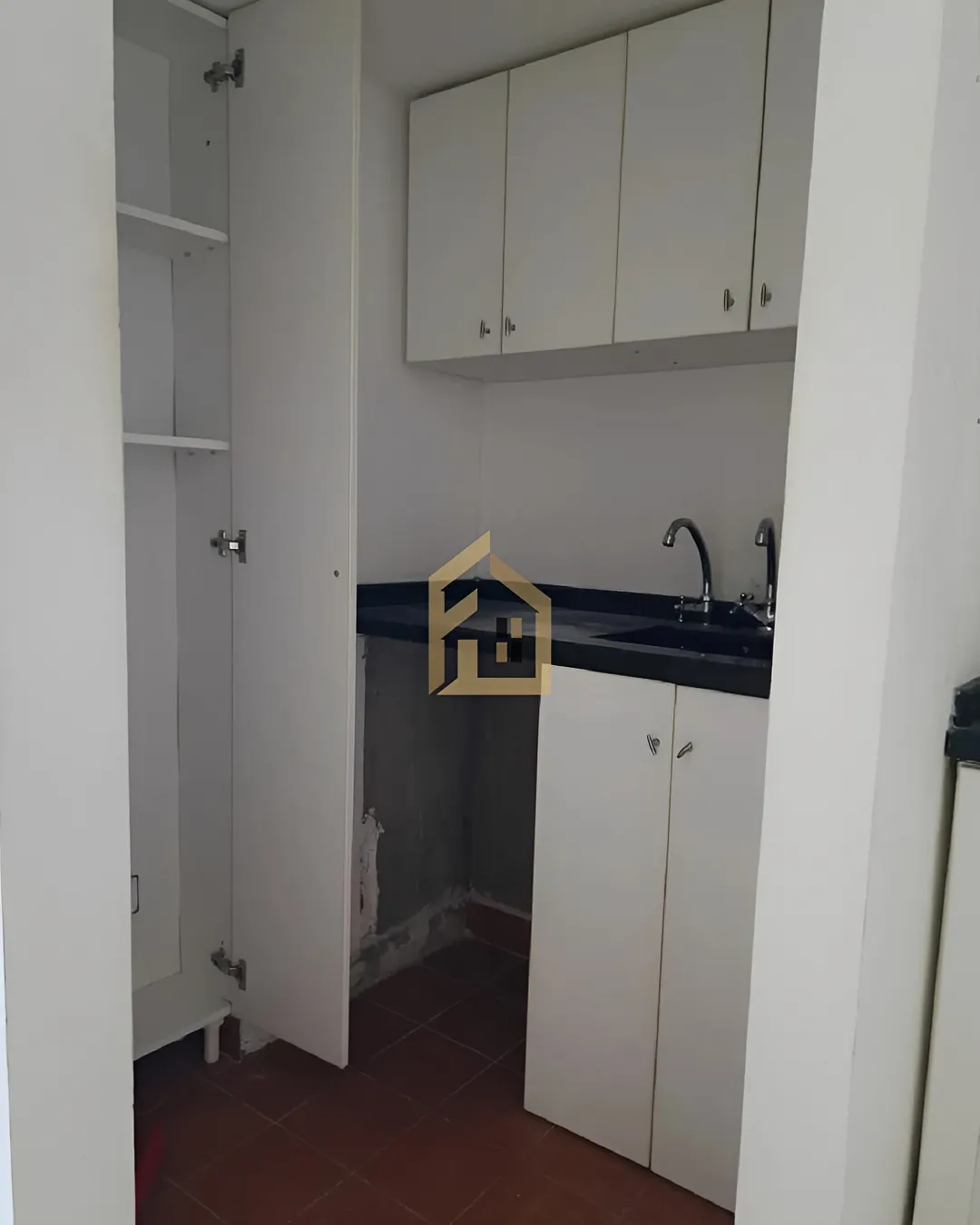 Clinic for rent in Ballouneh, Lebanon