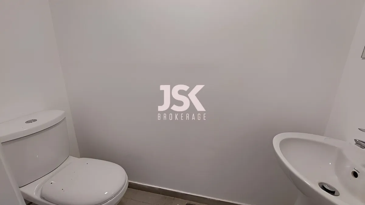 Office for rent in Ain al-Mraiseh