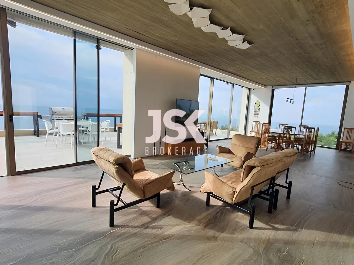 Penthouse for Sale in Adma w Dafnah - 4 bed, 5 bath