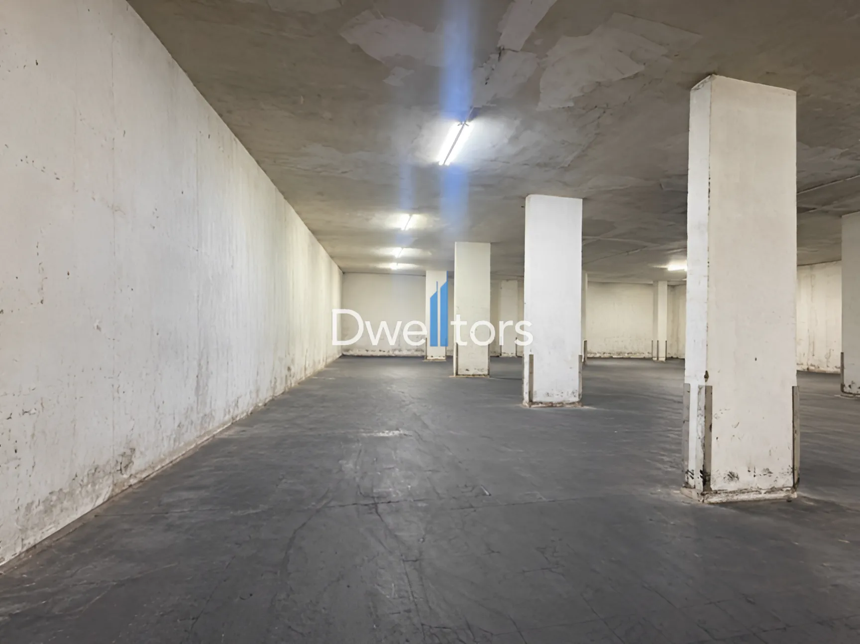 Warehouse for sale in Dekwaneh