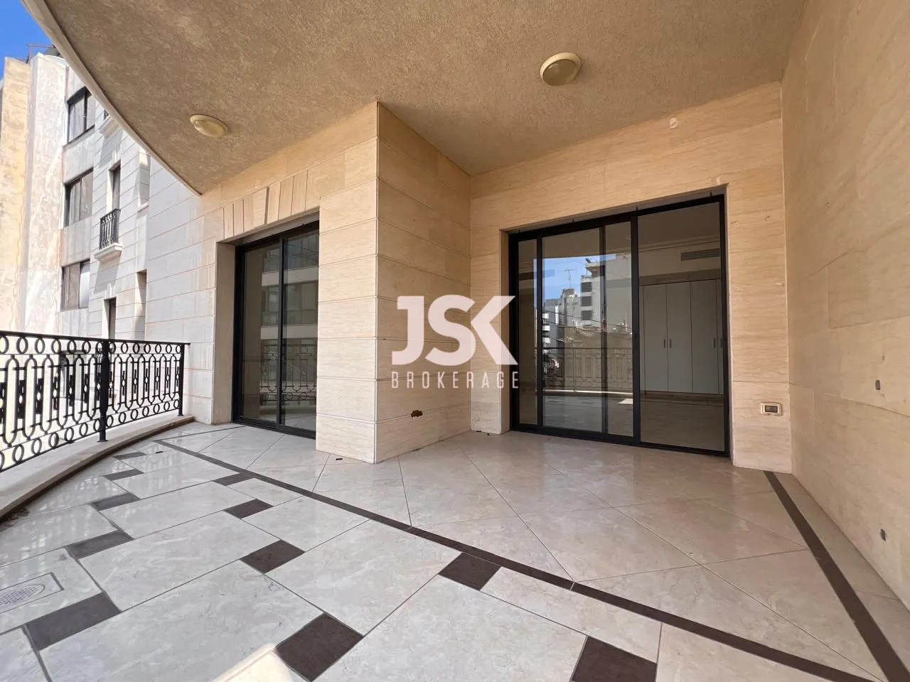 Apartment for Sale in Sioufi