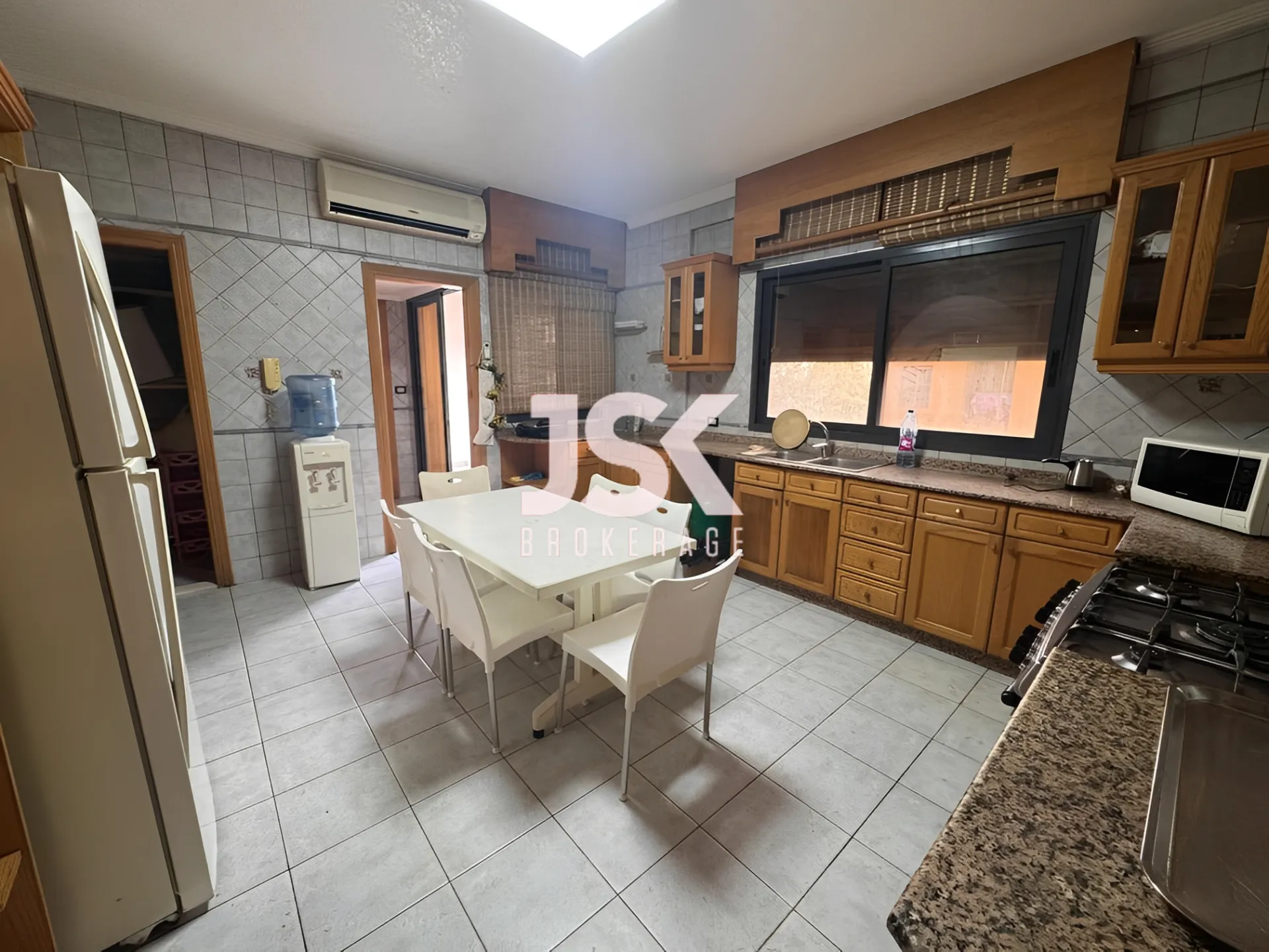 Apartment for Sale in Ramlet El Baida, Bayrut, Lebanon
