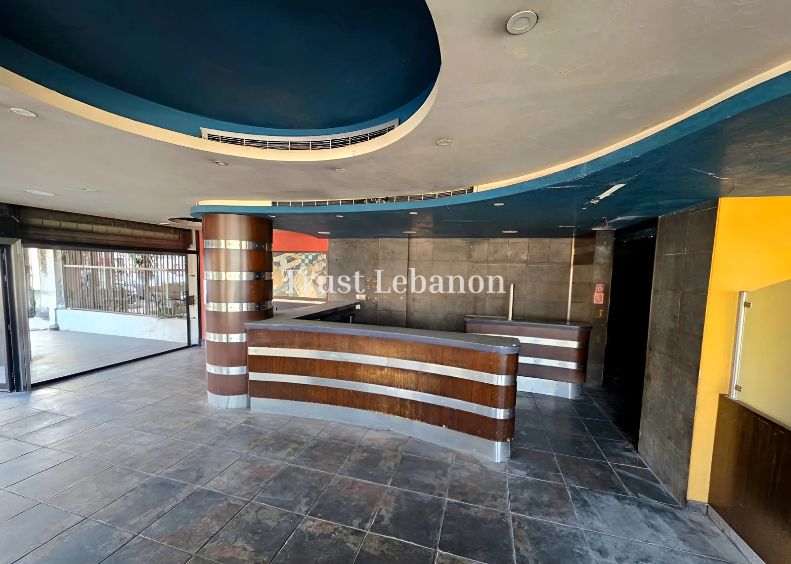Showroom for rent in Baabda