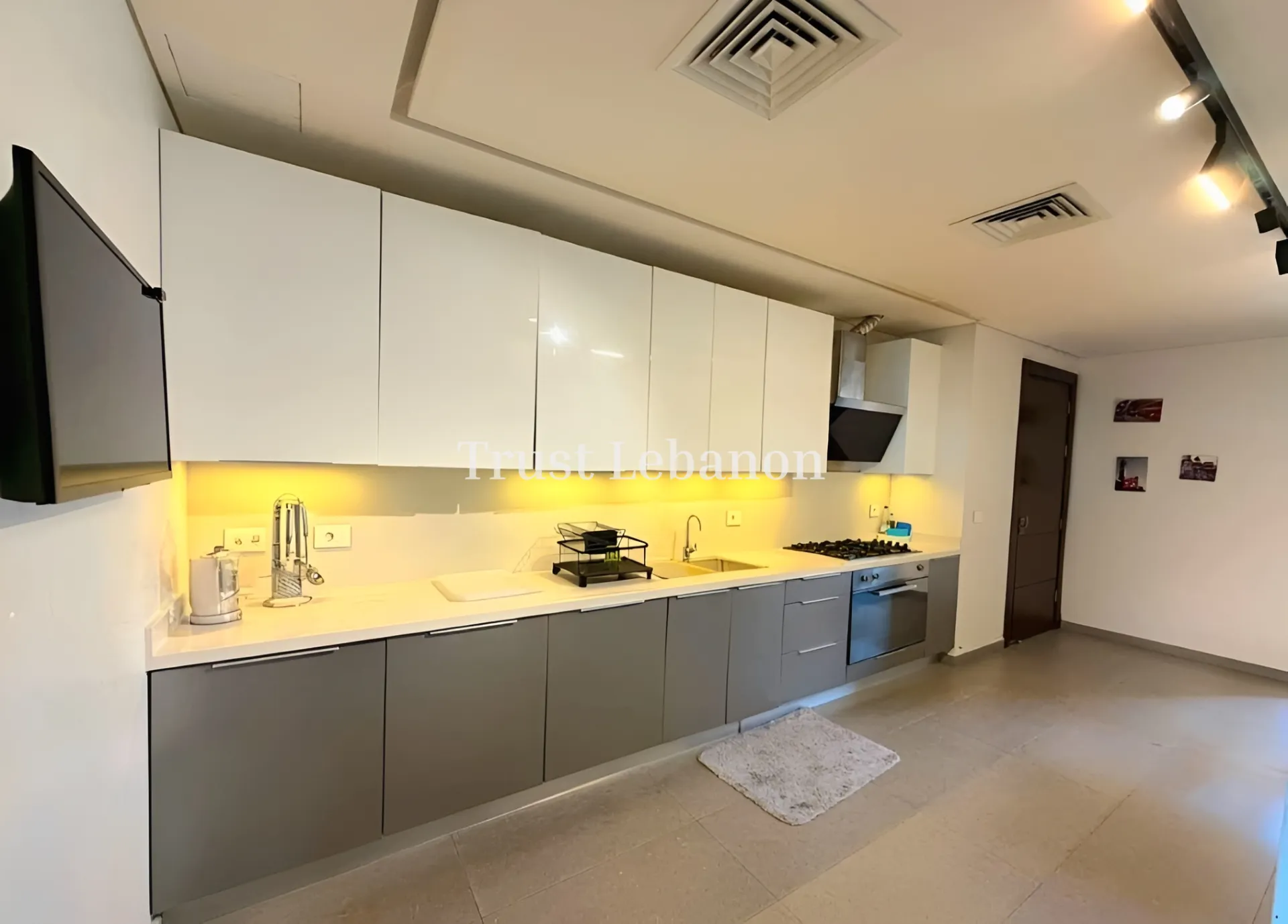 Apartment for rent in Spears, Bayrut, Lebanon