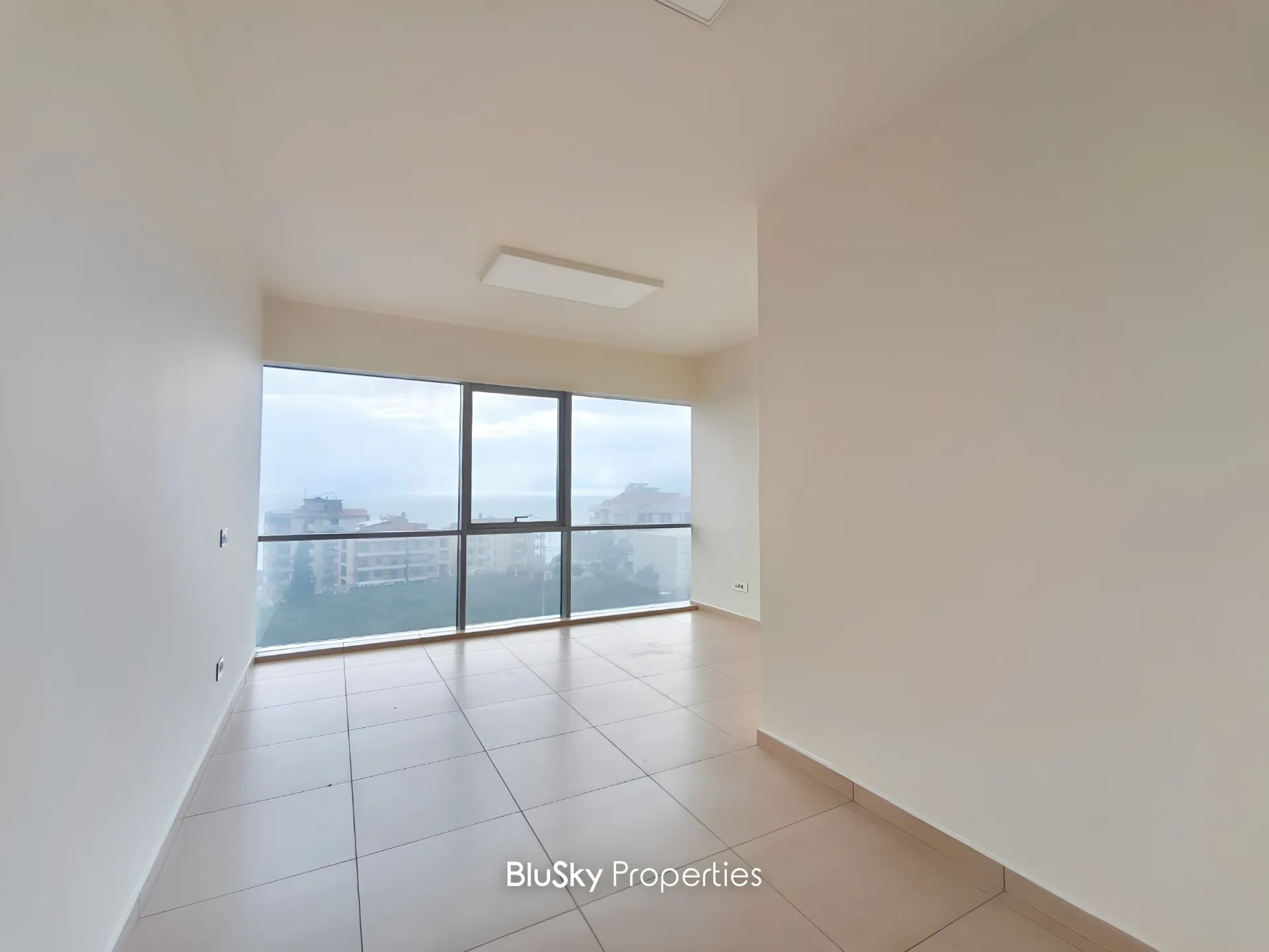 Office for rent in Kfar Hbab