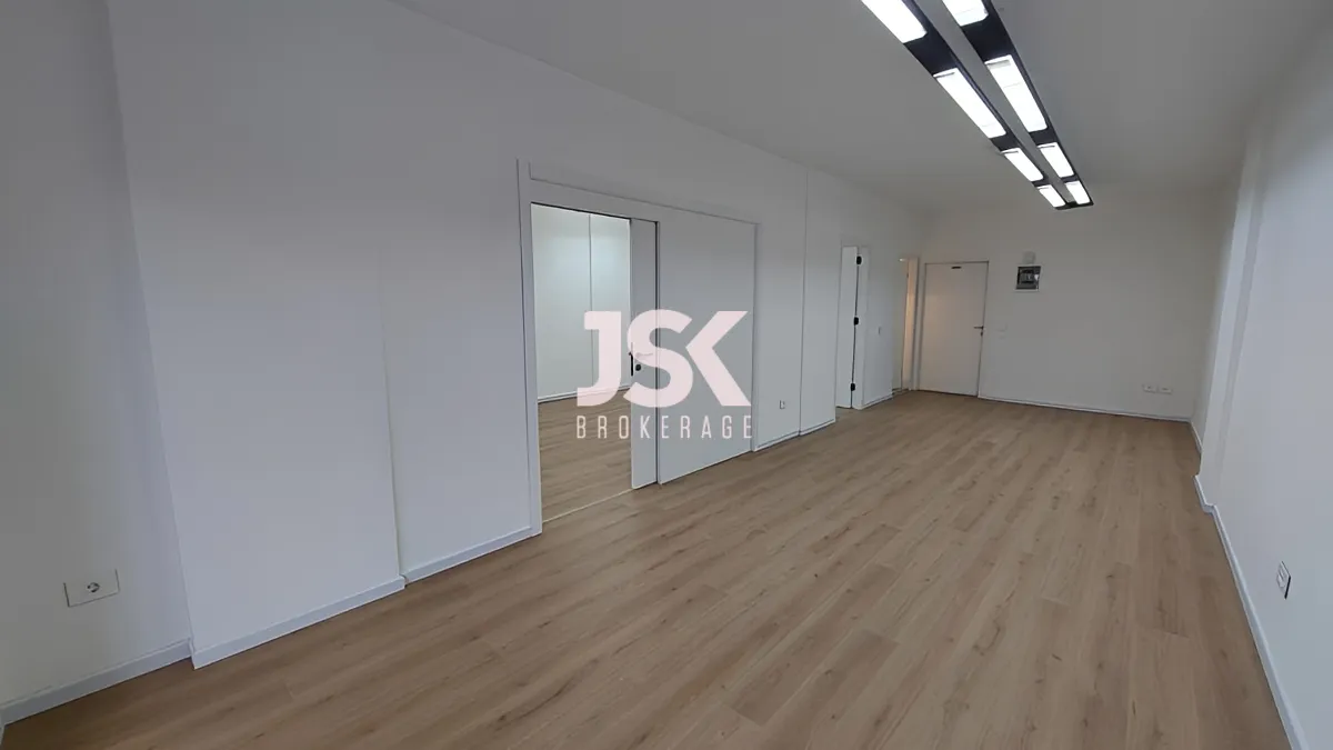 Office for rent in Ain al-Mraiseh