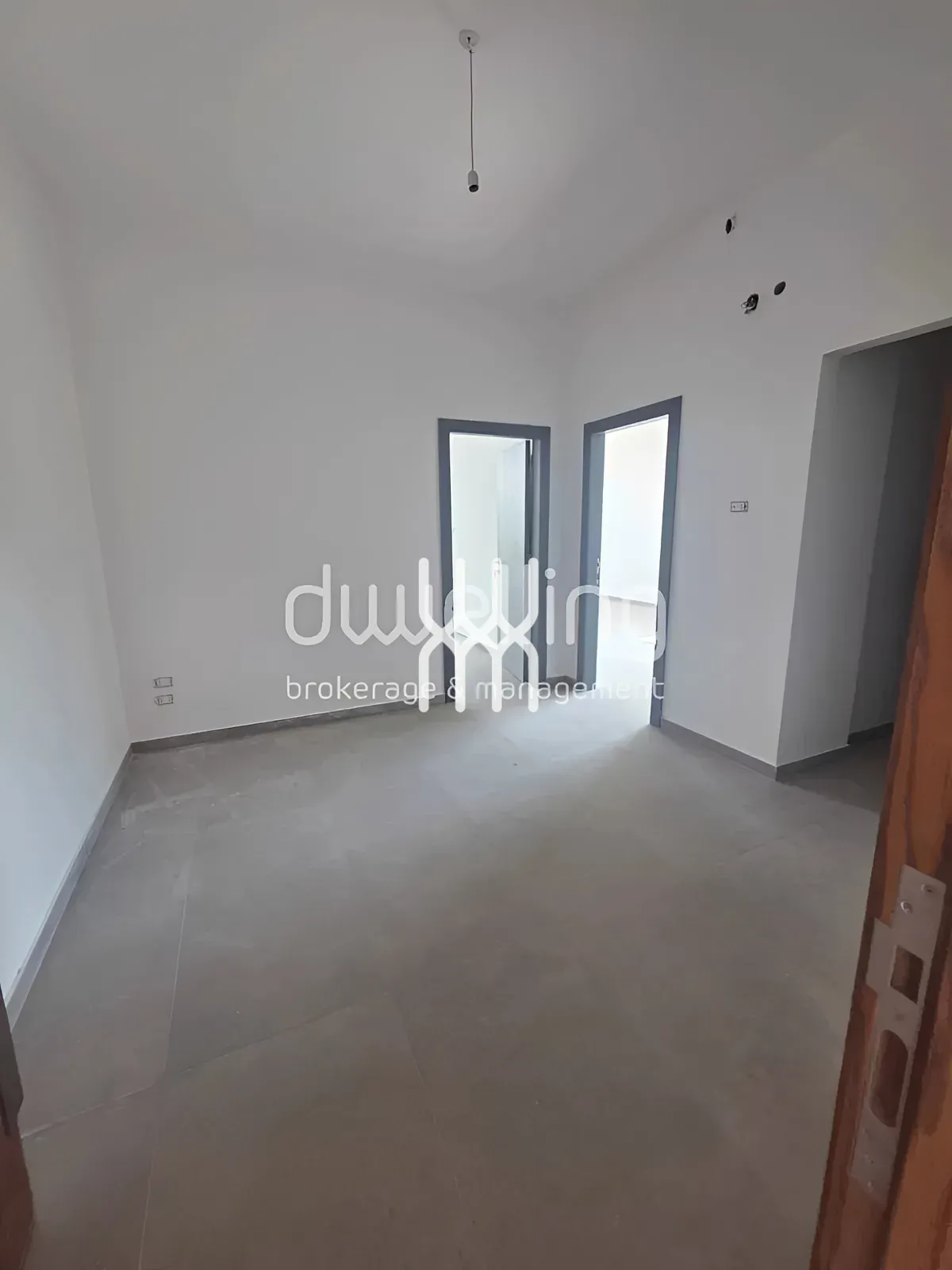 Office for sale in Amioun