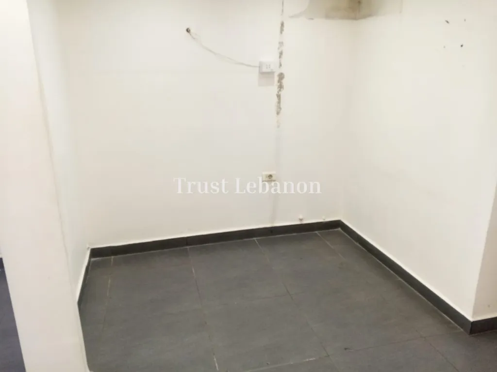 Office for rent in Hamra
