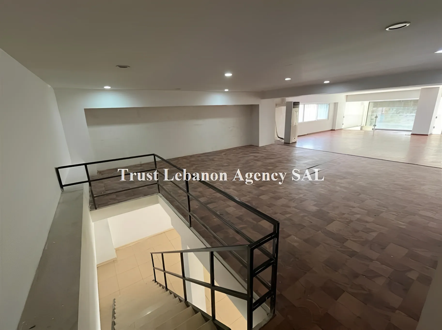 Commercial Property For Rent in Metn, Nahr El Mott