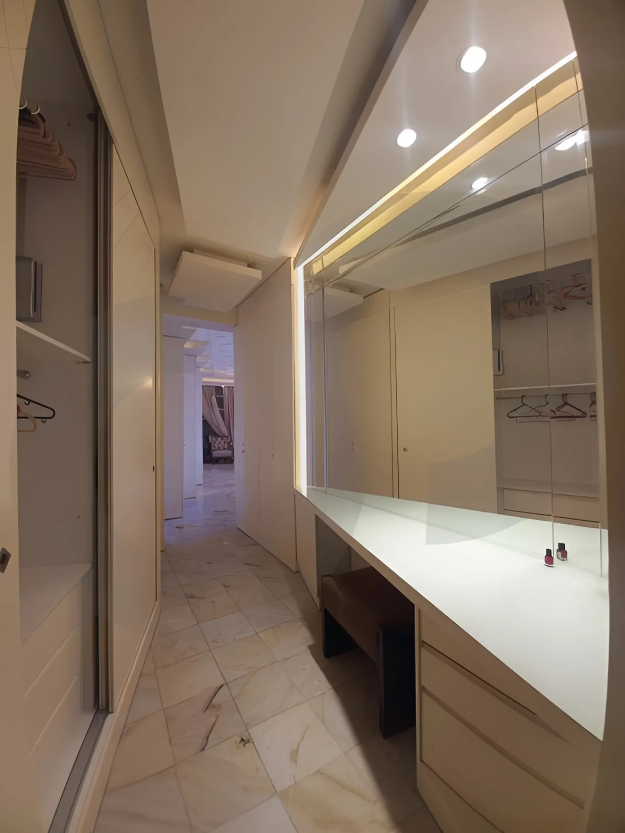 Apartment for Sale in Ain Al Mraiseh