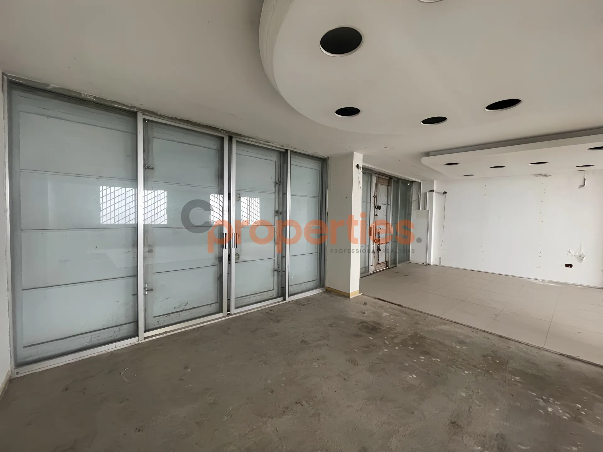 Showroom for Rent in Rayfoun