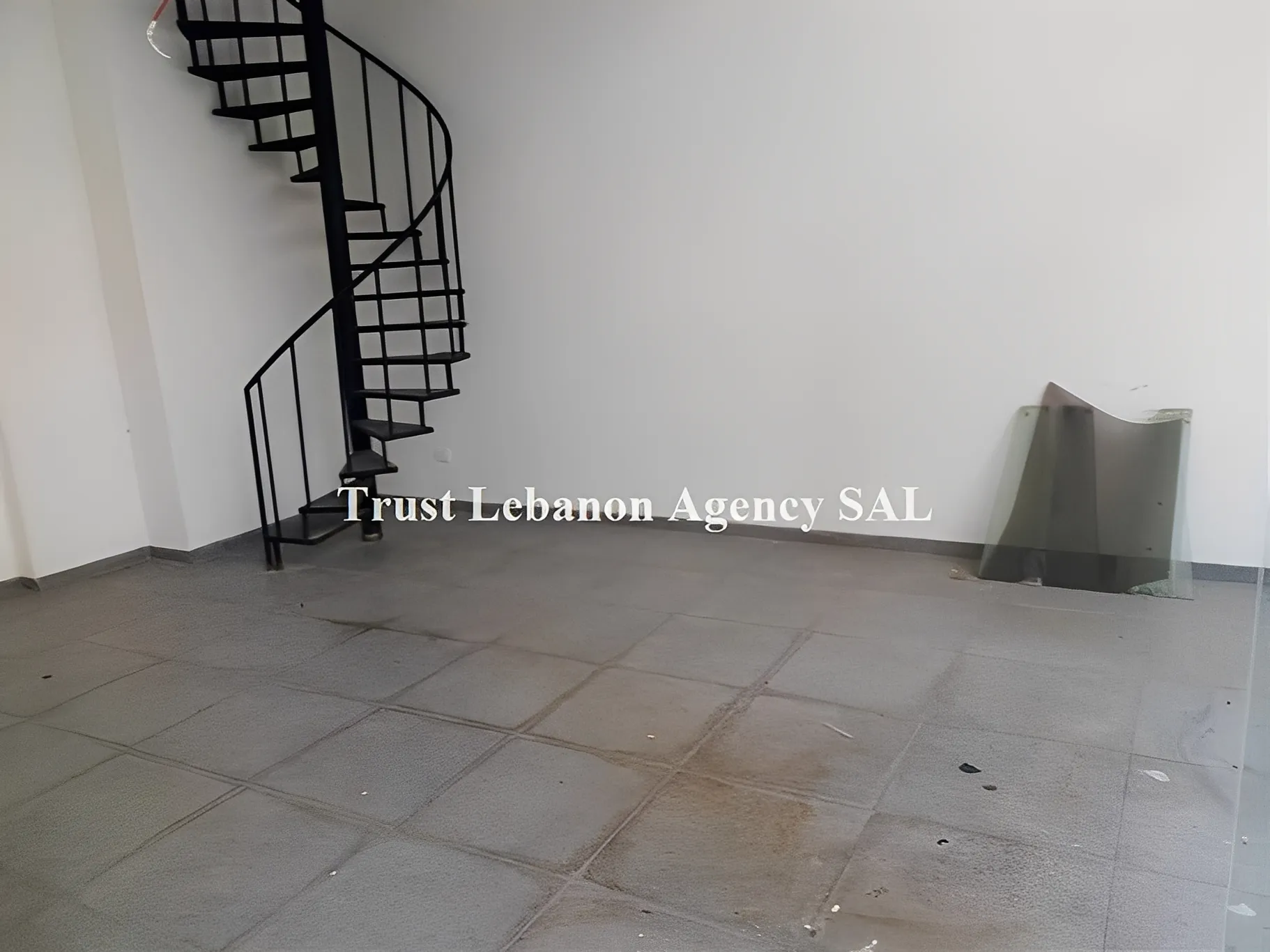 Shop for sale in Beirut, Barbour