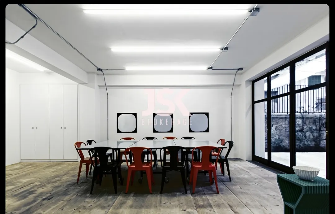 Shop for sale in Achrafieh
