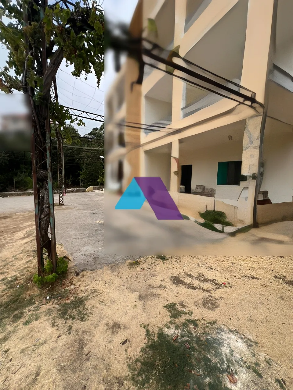 Building for Sale in Aachqout