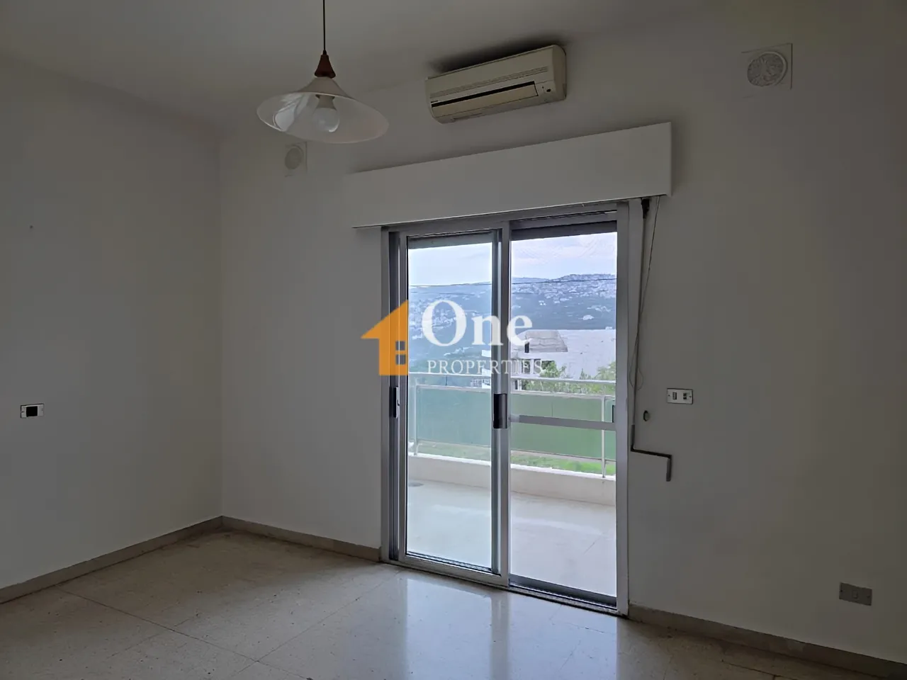 Apartment for sale in Mazraat Yachoua, Lebanon - 3 bed, 2 bath