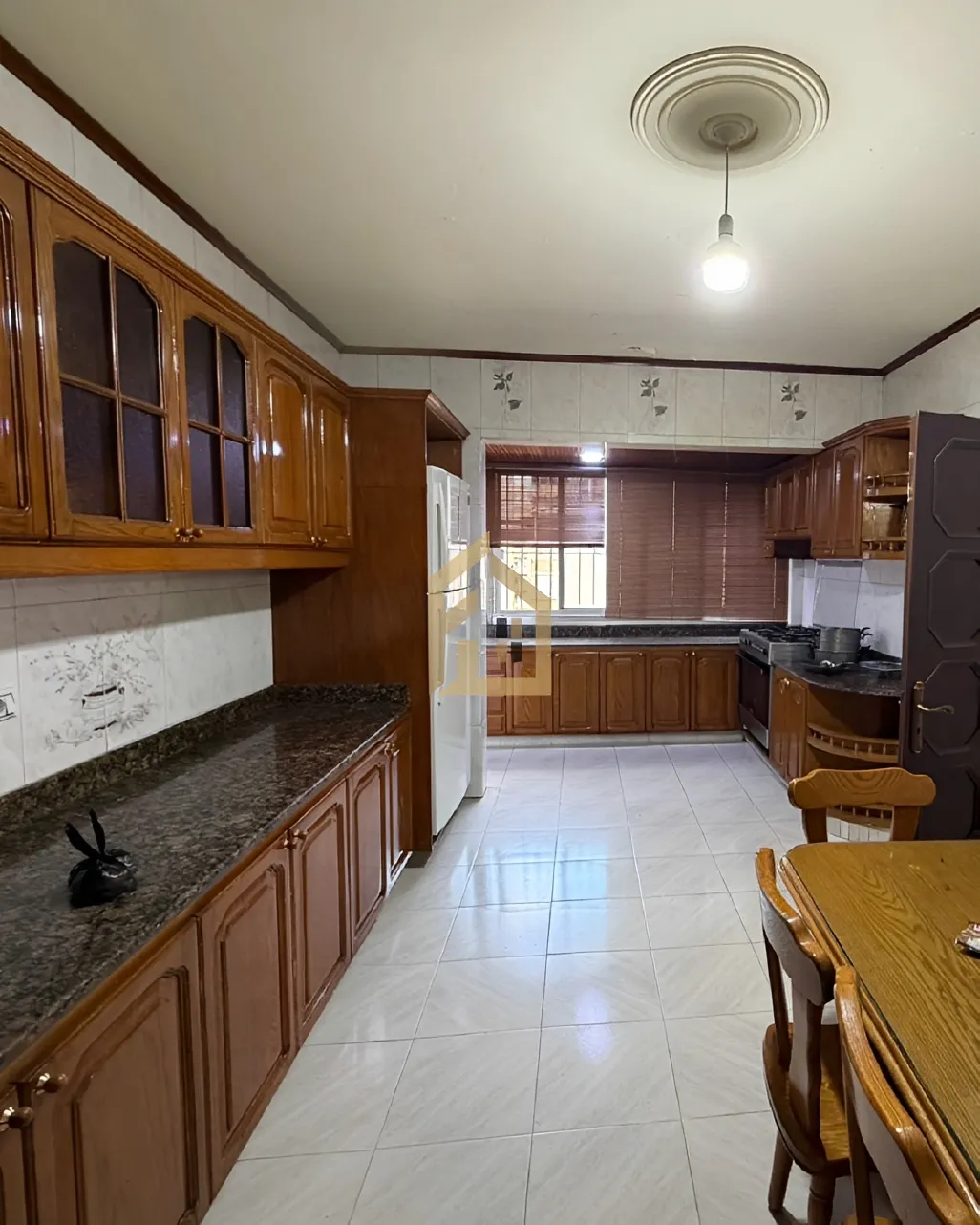 Apartment for rent in Mar Elias refugee camp, Beirut, Lebanon - 3 bed, 4 bath