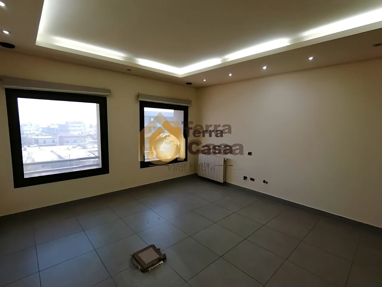 Office for Sale in Haouch el Omara