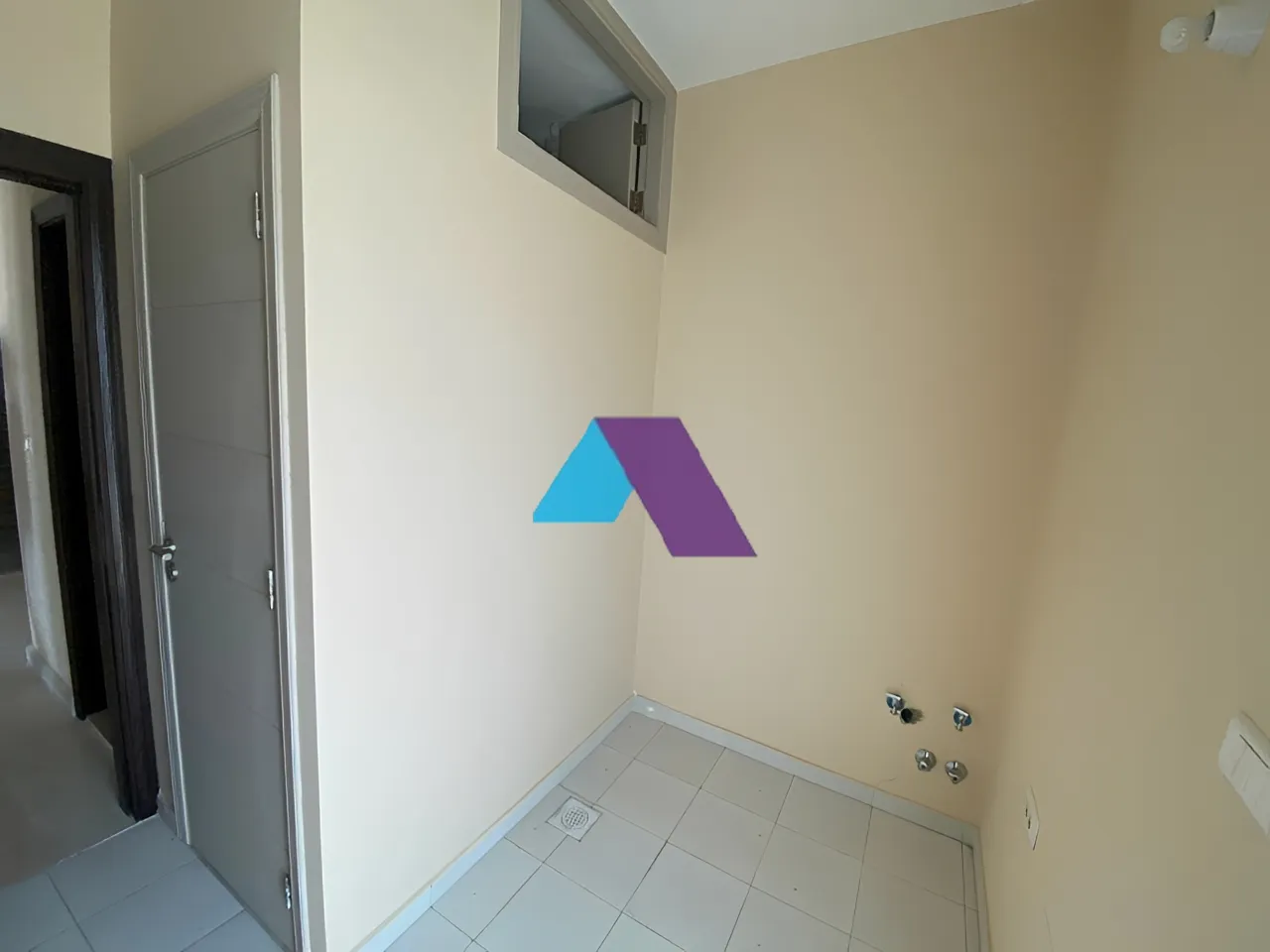 Apartment for Sale in Haret Sakher - 3 bed, 5 bath