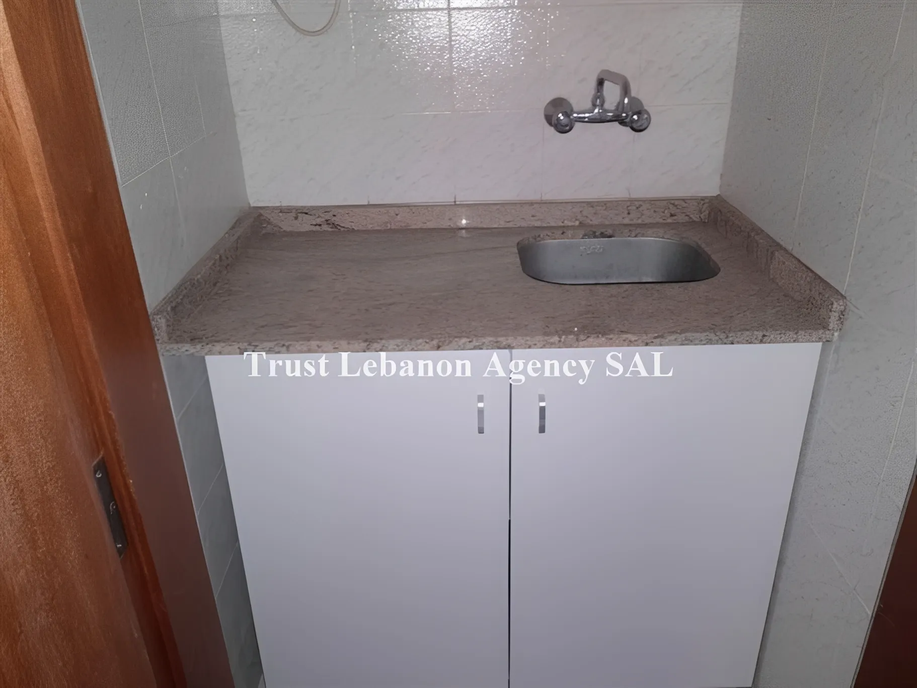 Office for rent in Hamra