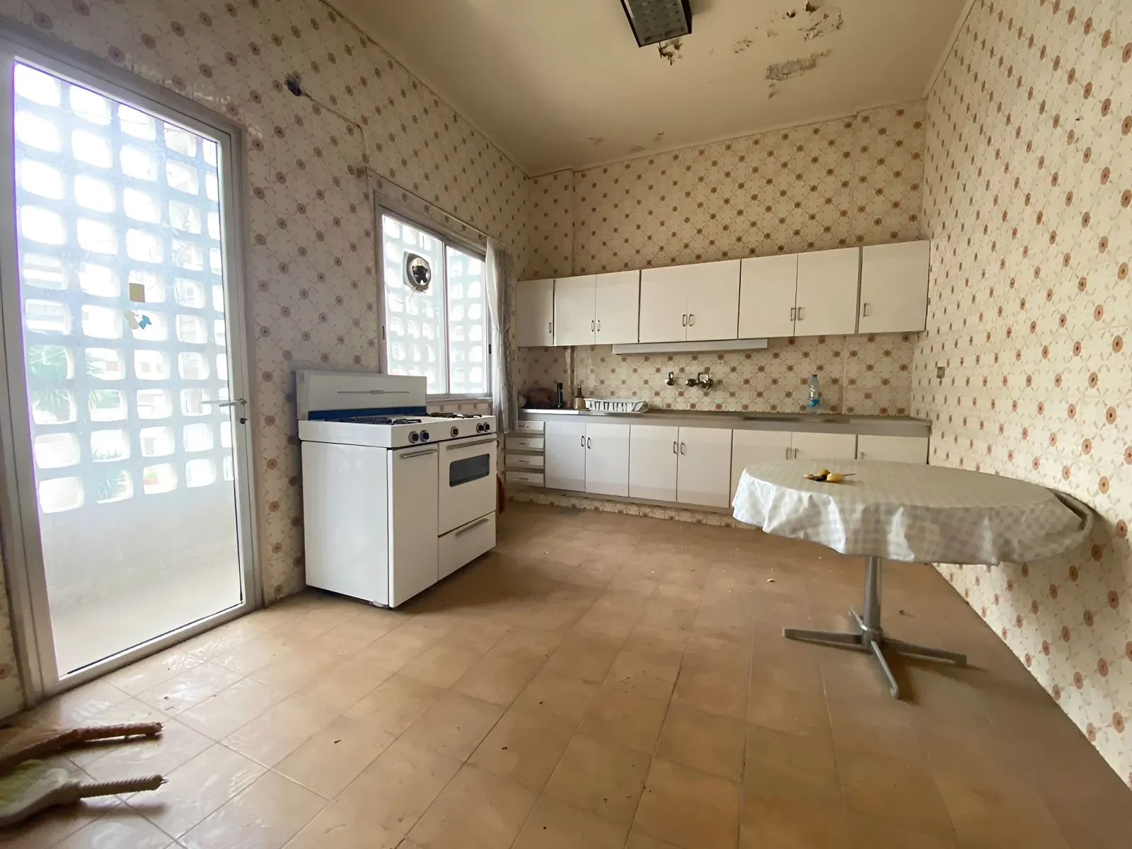 Apartment for Sale in Adonis - 3 bed, 2 bath