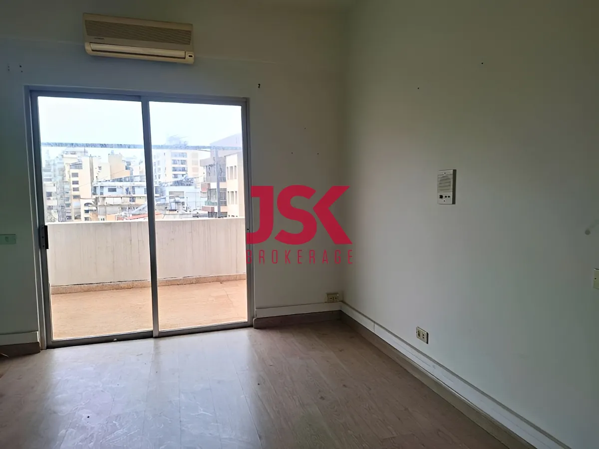 Office for rent in Mar Elias, Ras Beirut