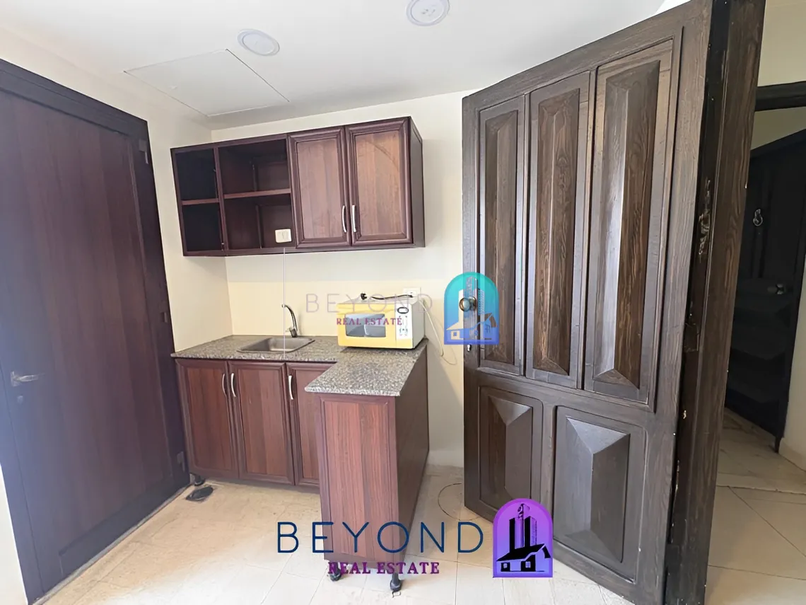 Studio for rent in Ain Al Mraiseh, Beirut, Lebanon - 1 bed, 1 bath