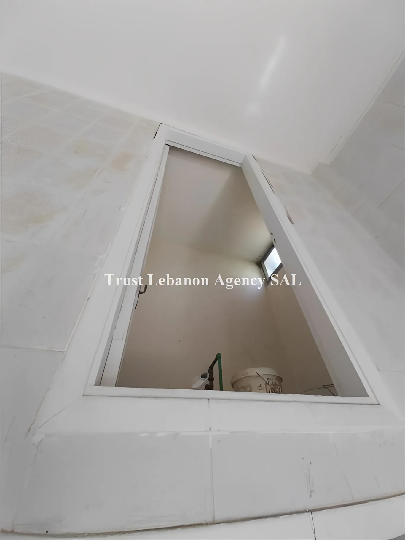 Commercial Property For Sale in Beirut, Hamra