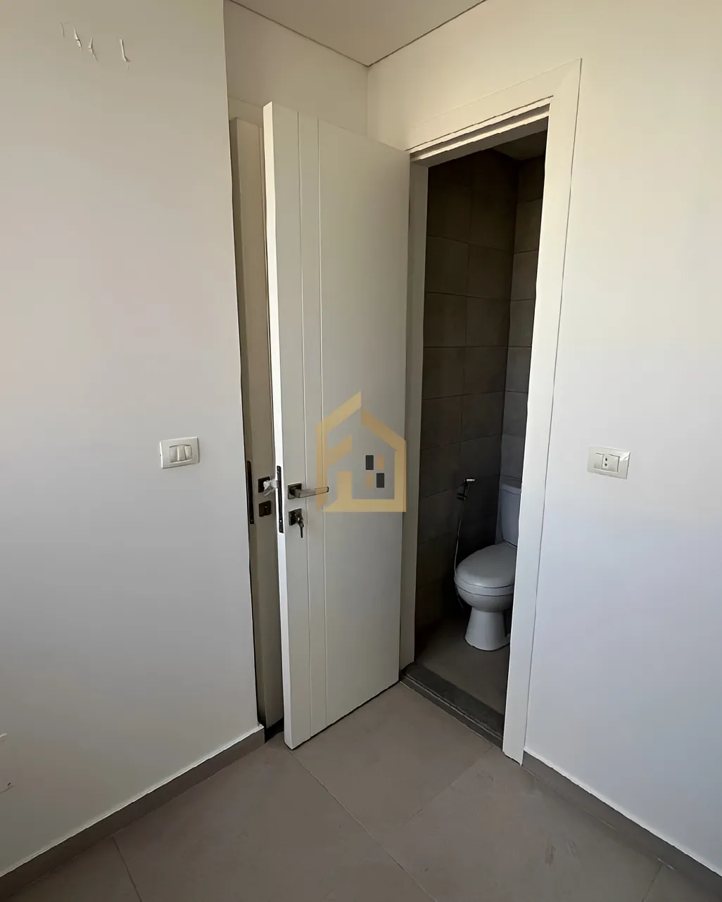 Apartment for sale in Sakiet El Janzeer, Bayrut, Lebanon - 3 bed, 3 bath