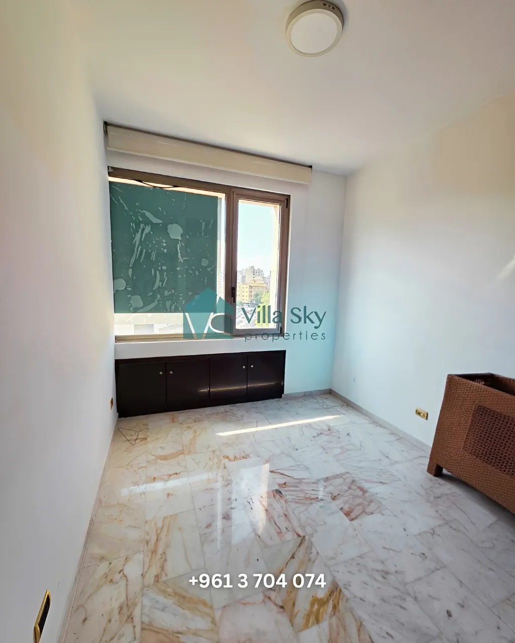 Office for sale in Adliyeh