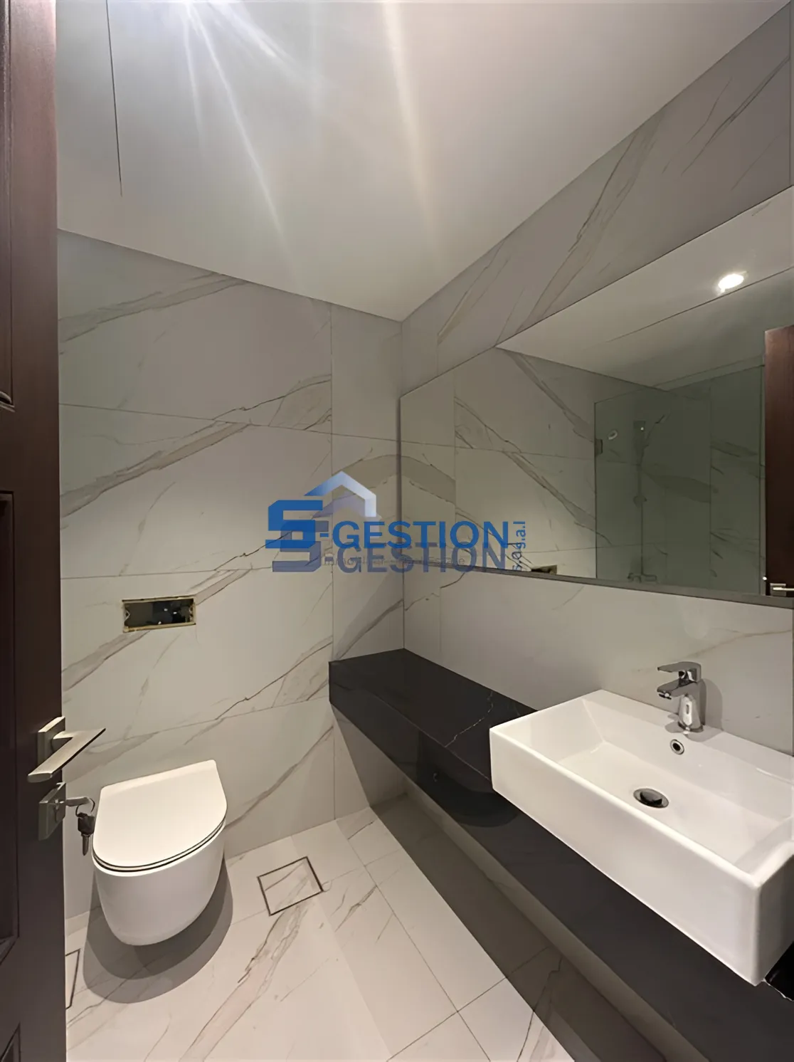 Apartment for Sale in Achrafieh - 3 bed, 4 bath