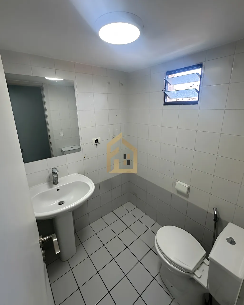 Office for rent in Ain El Mraiseh, Bayrut, Lebanon