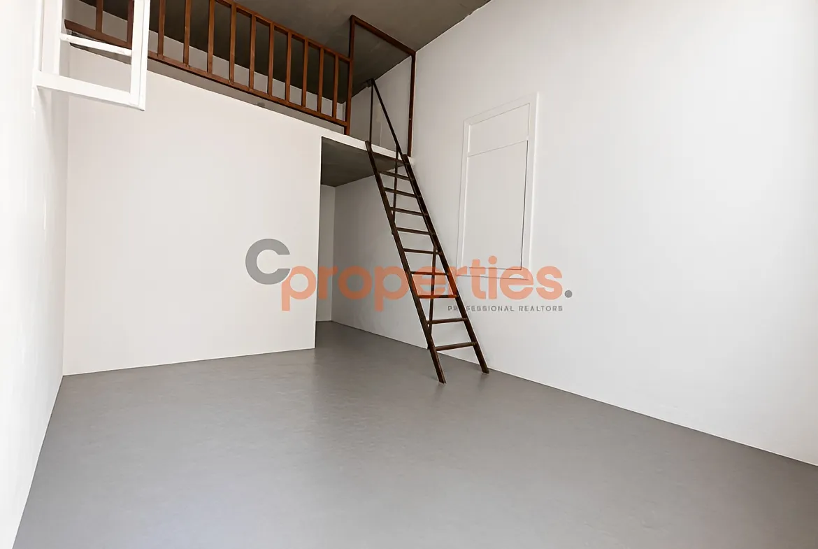 Showroom for Rent in Rayfoun