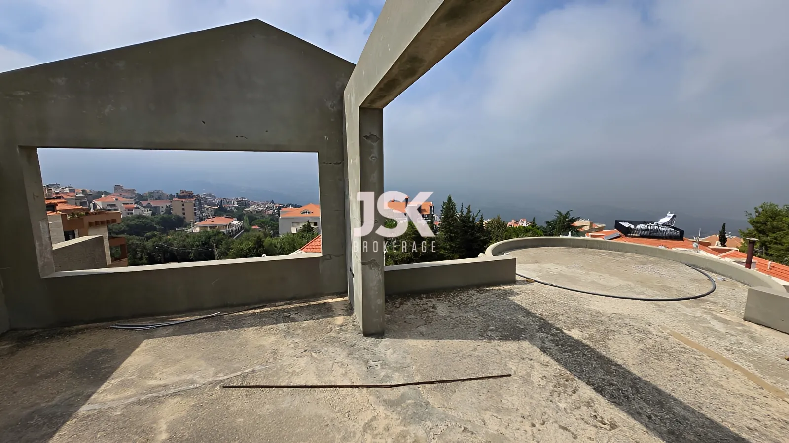 Building for Sale in Ballouneh