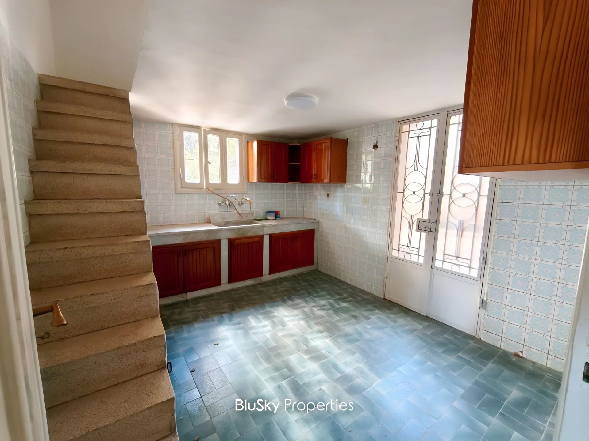 Apartment for rent in Mtayleb