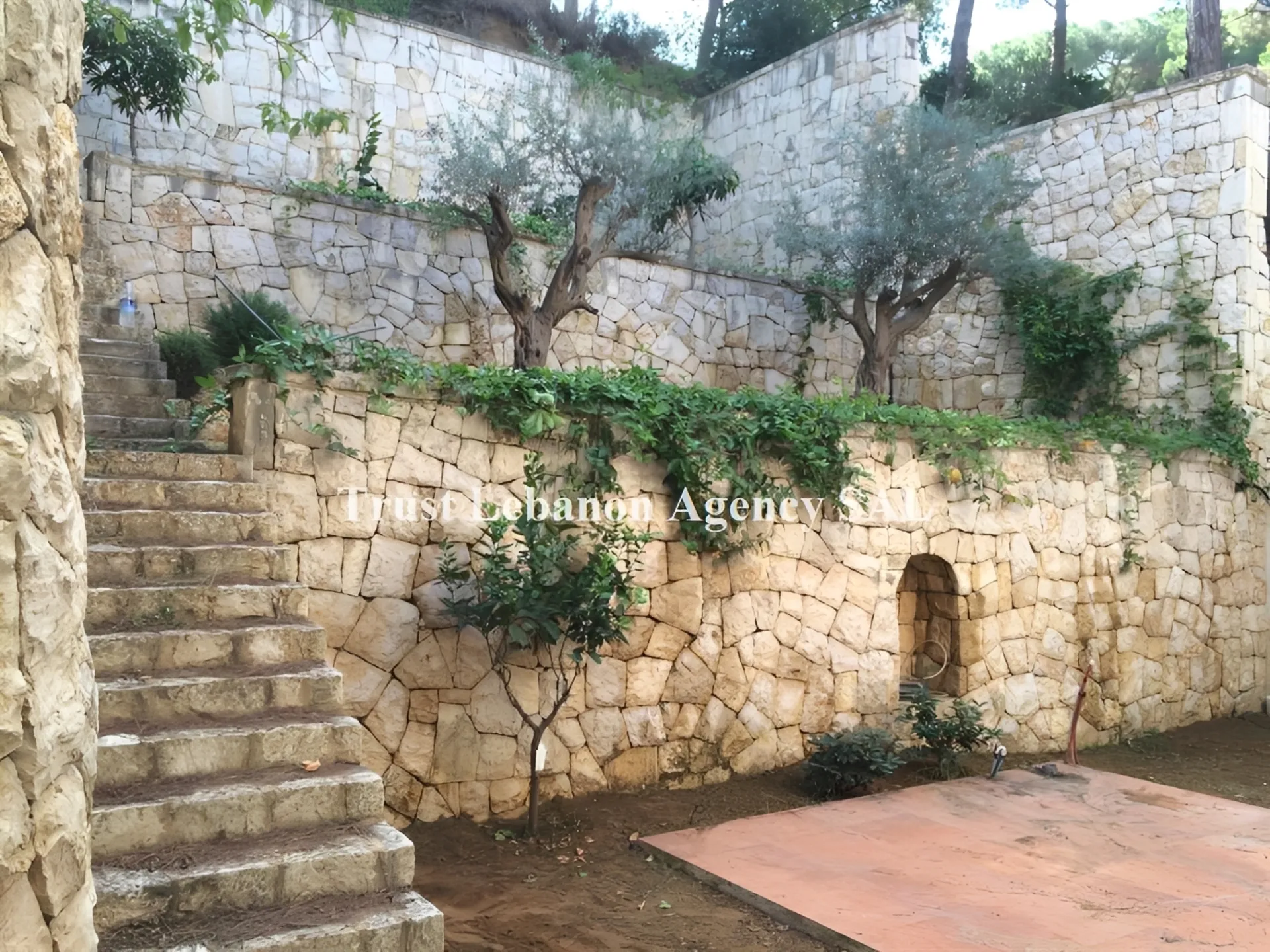 Villa for Sale in Baabda, Araya