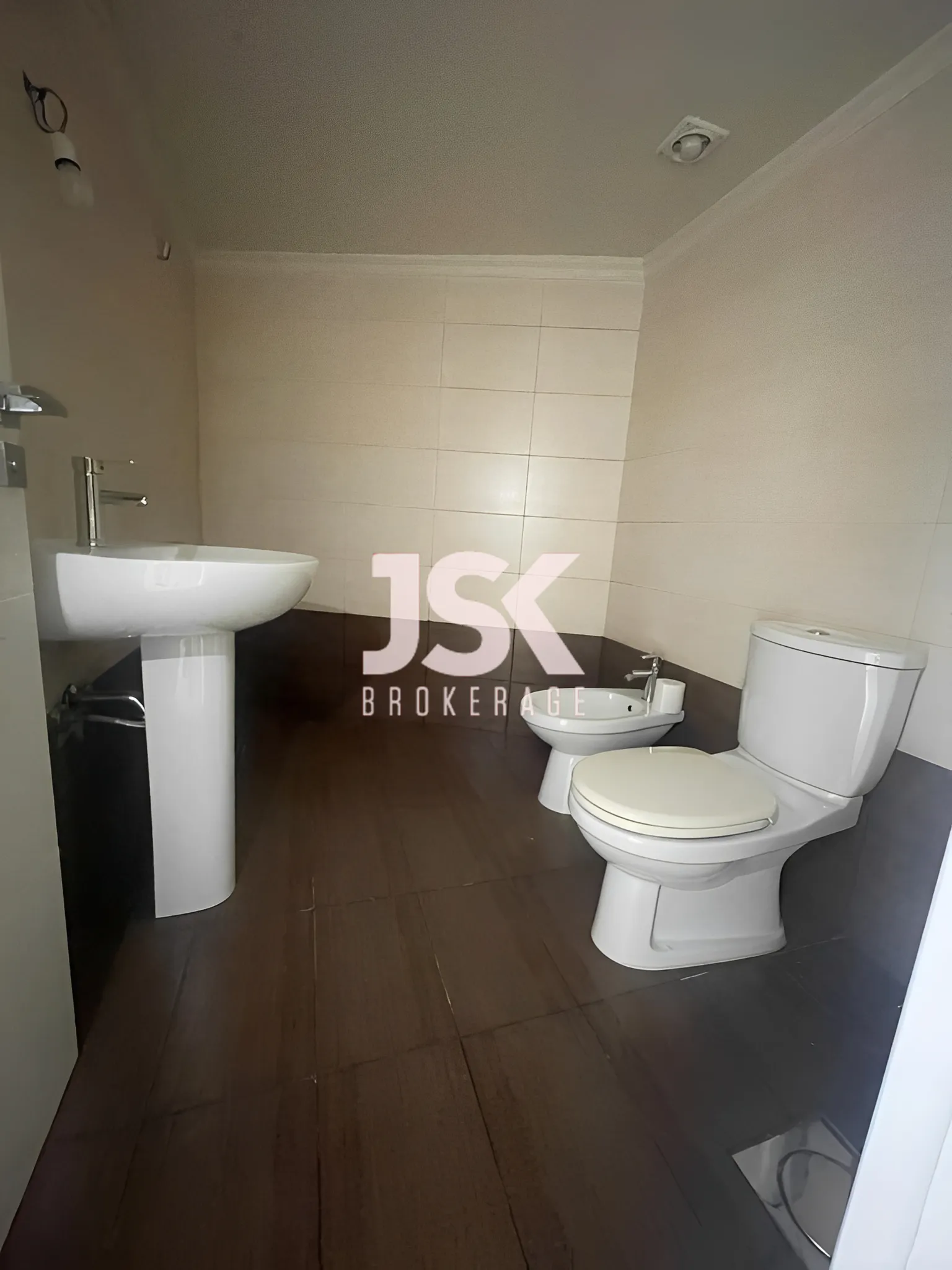 Office for rent in Fatqa