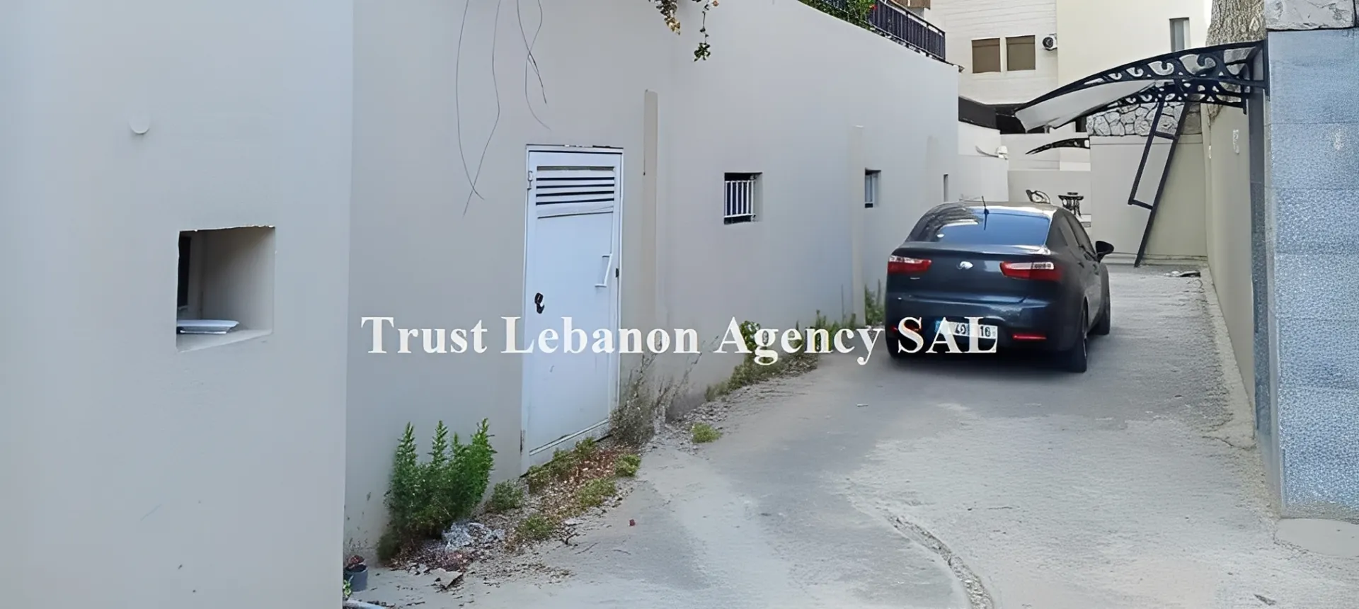 Commercial Property For Sale in Baabda, Botchay