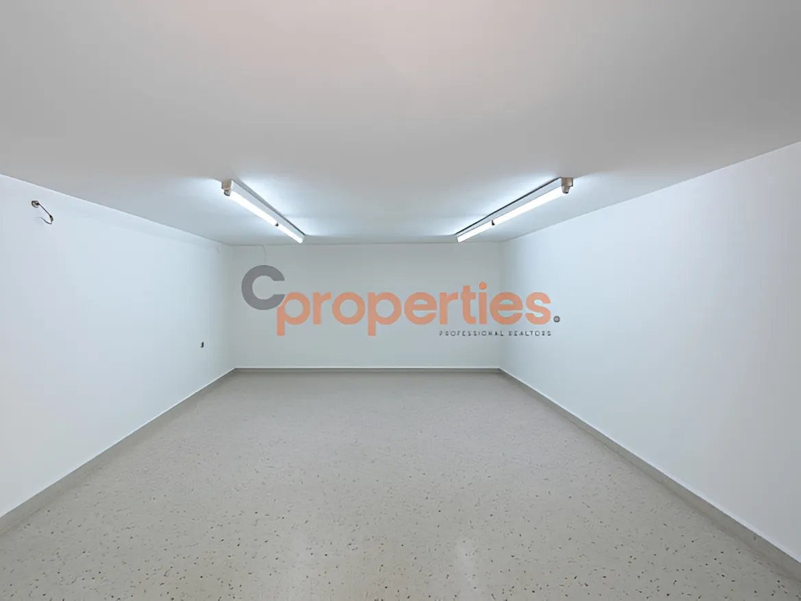 Showroom for Sale in Dekwaneh