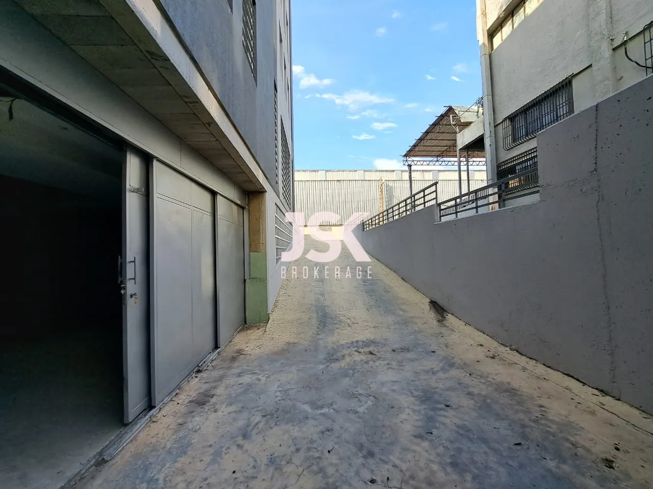 Building for Rent in Dekwaneh