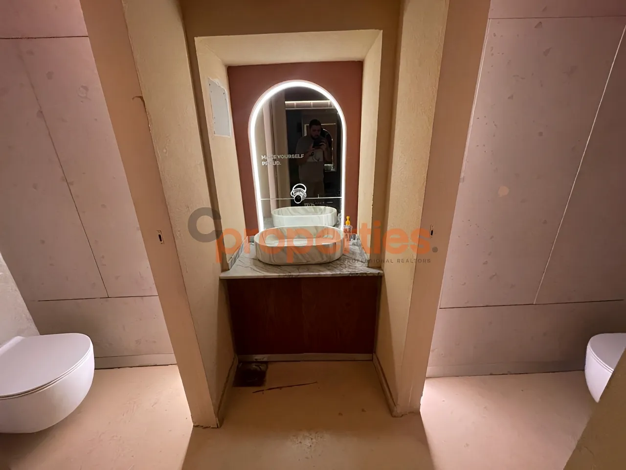 Restaurant for Rent in Saifi Village