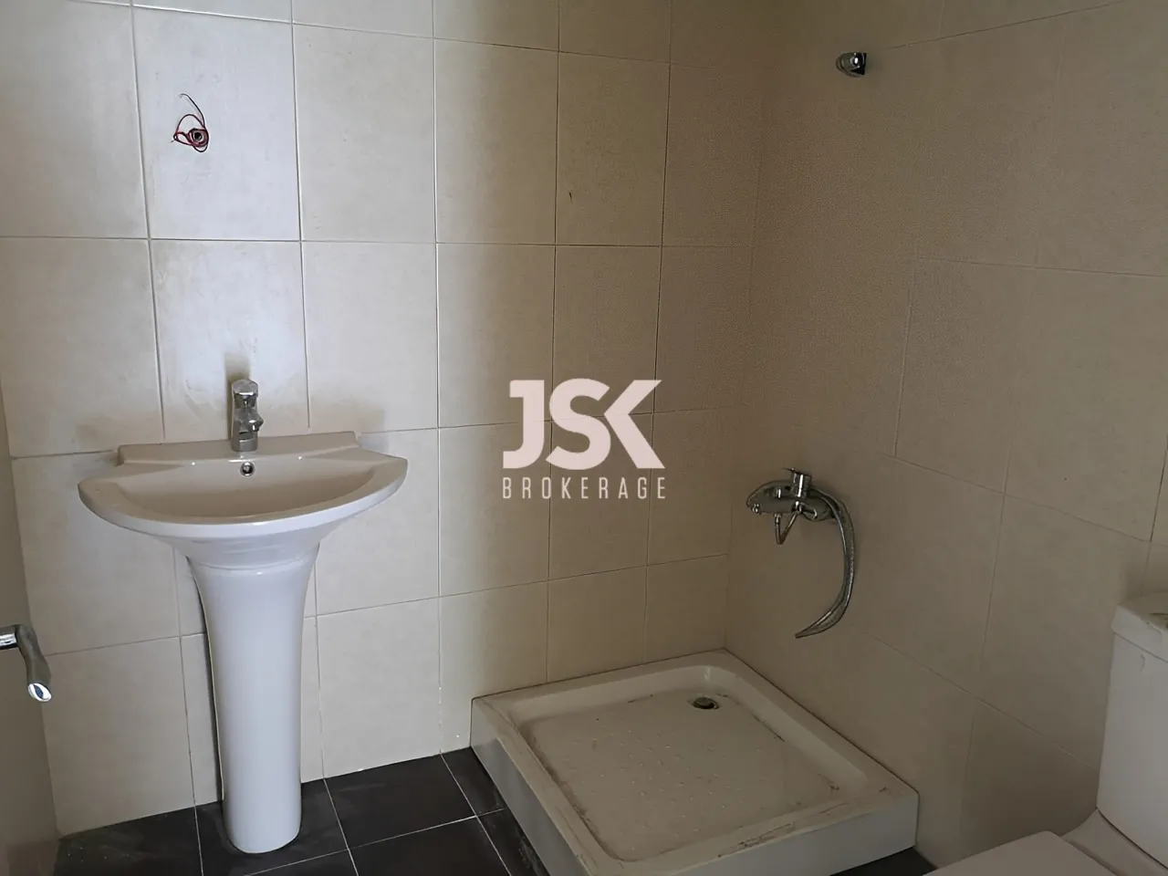 Apartment for Sale in Tilal Ain Saadeh - 3 bed, 2 bath