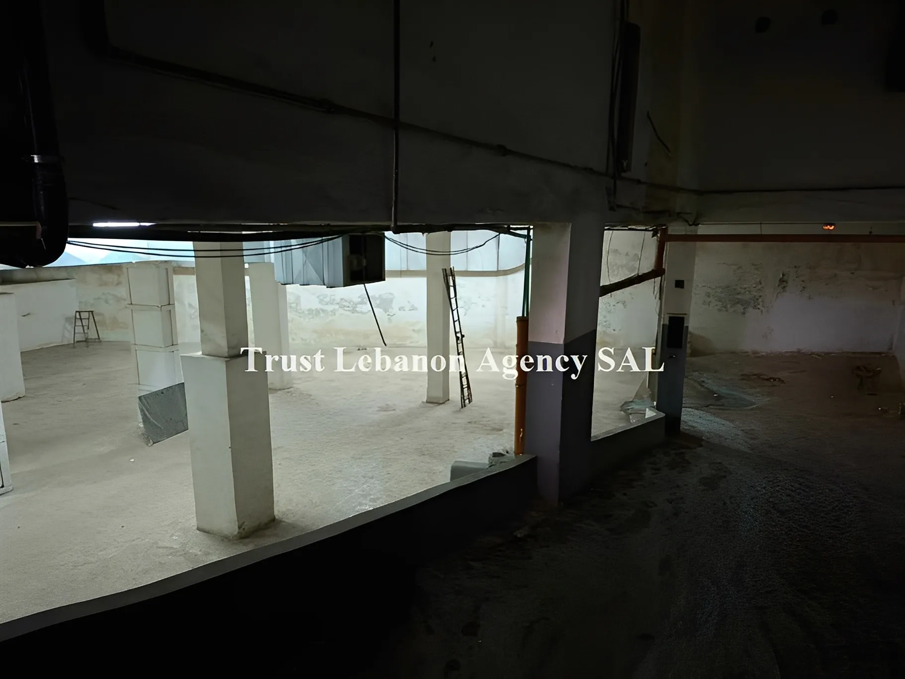Commercial Property For Rent in Beirut, Dahieh