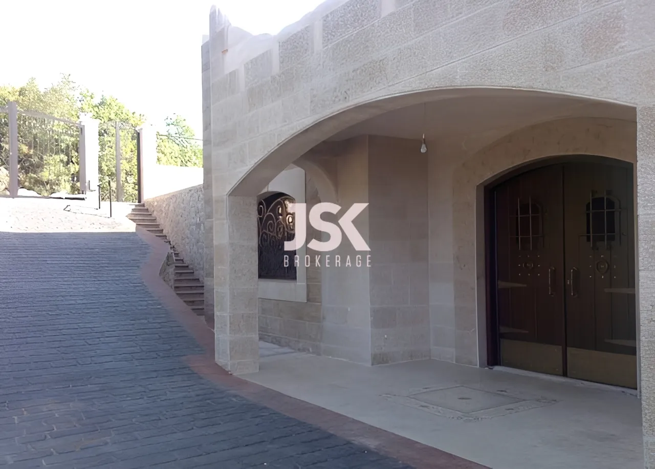 Villa for Sale in Ajaltoun